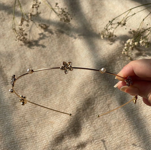 FAUX PEARL AND FLOWER HAIR BAND